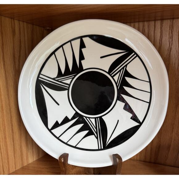 Ute Mountain Tribe Pottery White Black Decorative Handmade Signed Plate 8.5" - Picture 6 of 7